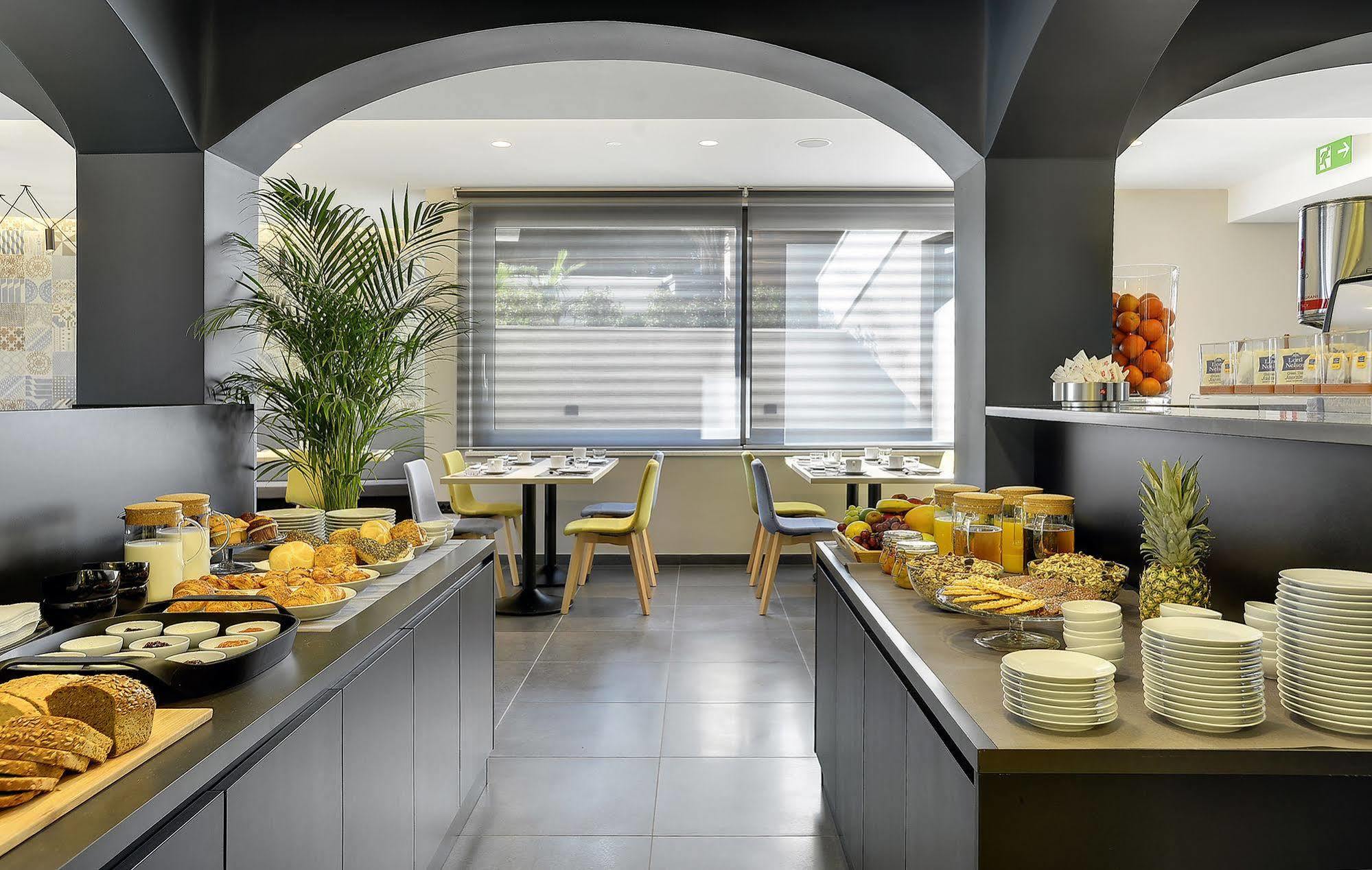 Residence Ровин Екстериор снимка